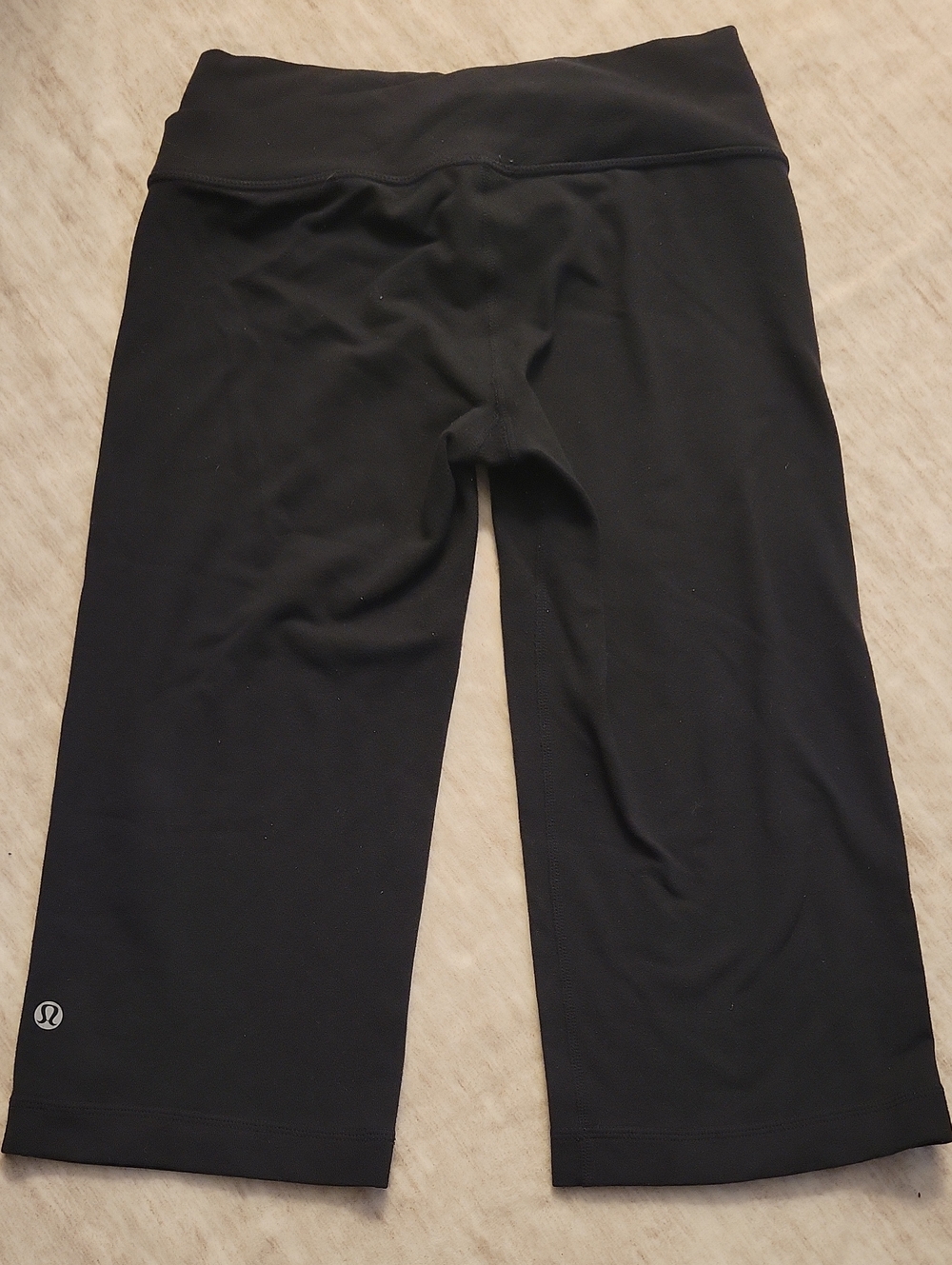 lululemon athletica Black Capri Leggings. Size 4. 14" Inseam.